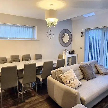 Newly Refurbished 4bedroom Townhouse By The Etihad *