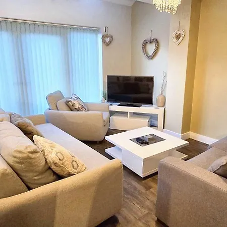 Newly Refurbished 4bedroom Townhouse By The Etihad Holiday home *