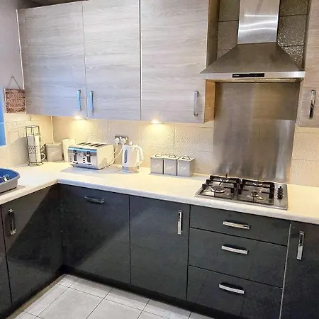 Newly Refurbished 4bedroom Townhouse By The Etihad
