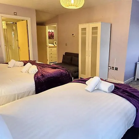 Newly Refurbished 4bedroom Townhouse By The Etihad Holiday home Manchester
