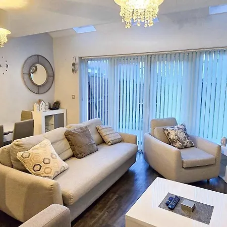 Holiday home Newly Refurbished 4bedroom Townhouse By The Etihad Manchester