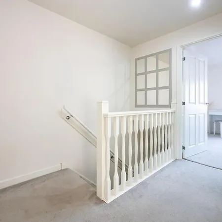 Trox - A Cosy Escape - Free Parking Apartment