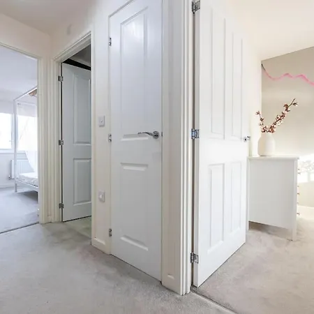 Trox - A Cosy Escape - Free Parking Apartment