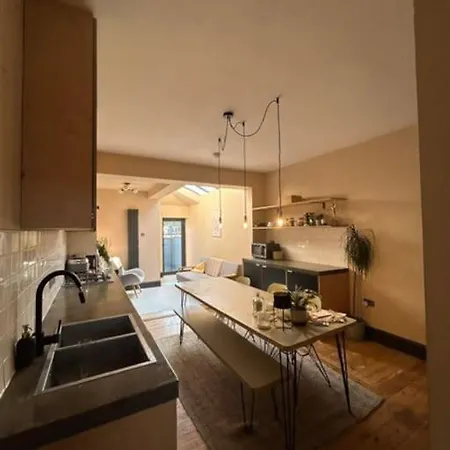 Сasa de vacaciones Beautiful - 4 Min Walk From Heaton Park