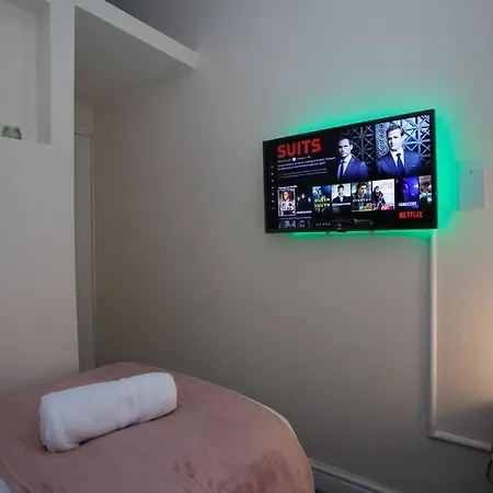 Дом отдыха 6 Bedroom House 10min Drive From Centre *