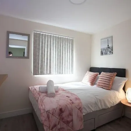 Holiday home 6 Bedroom House 10min Drive From Centre