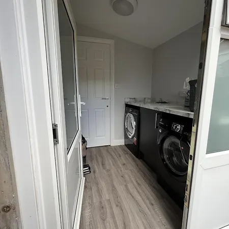 Holiday home Modern 3-bed Stay-away-home Sleeps 6 Nr Manchester