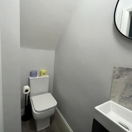 Holiday home Modern 3-bed Stay-away-home Sleeps 6 Nr Manchester