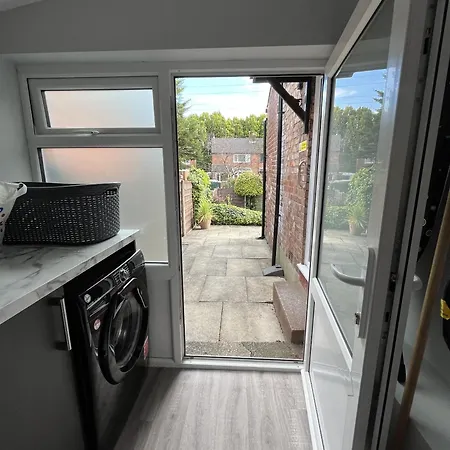Modern 3-bed Stay-away-home Sleeps 6 Nr *