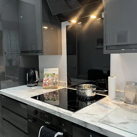 Modern 3-bed Stay-away-home Sleeps 6 Nr Feriehus *