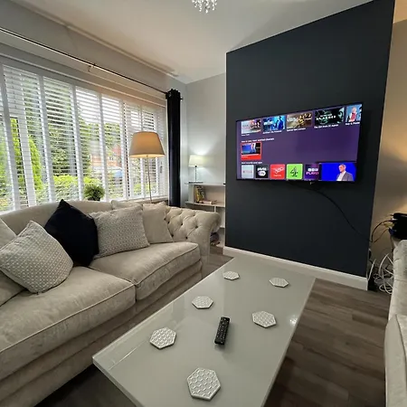 Dom wakacyjny Modern 3-bed Stay-away-home Sleeps 6 Nr *