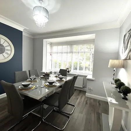 Modern 3-bed Stay-away-home Sleeps 6 Nr Manchester