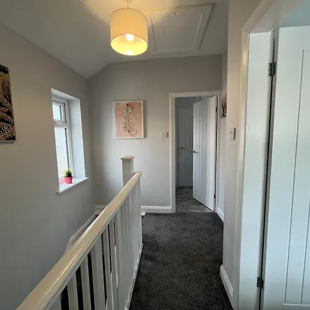 Modern 3-bed Stay-away-home Sleeps 6 Nr Manchester