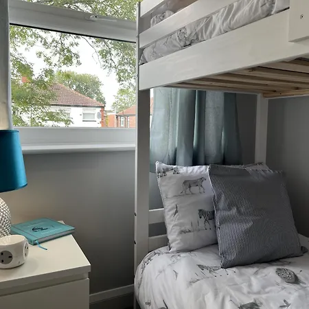 Modern 3-bed Stay-away-home Sleeps 6 Nr * Manchester