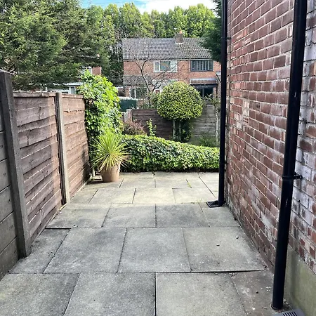 Modern 3-bed Stay-away-home Sleeps 6 Nr Holiday home