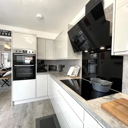 Spacious Sleeps 8 Nr Etihad Coop Live & Manchester