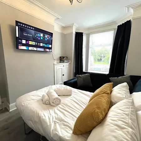 Spacious Sleeps 8 Nr Etihad Coop Live & Manchester