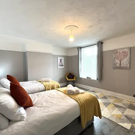 Spacious Sleeps 8 Nr Etihad Coop Live & Lägenhet *
