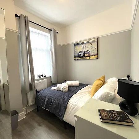 Spacious Sleeps 8 Nr Etihad Coop Live & Lägenhet Manchester