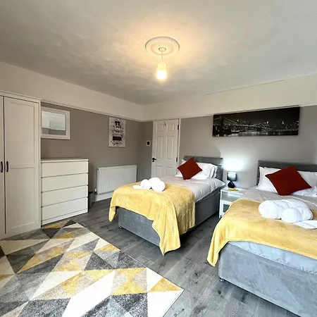 Spacious Sleeps 8 Nr Etihad Coop Live & * Manchester