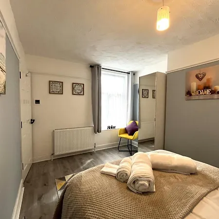 Lägenhet Spacious Sleeps 8 Nr Etihad Coop Live &