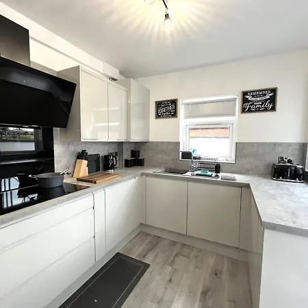 Spacious Sleeps 8 Nr Etihad Coop Live & Lägenhet *
