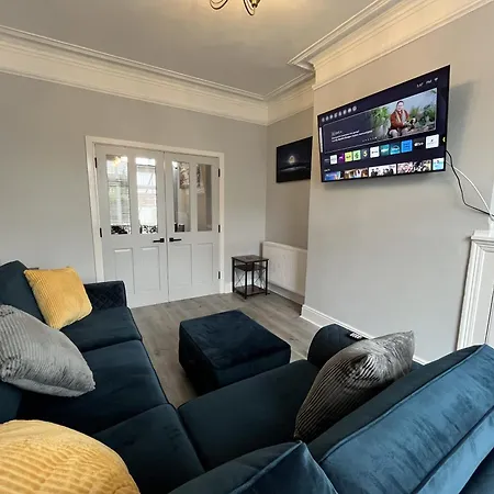 Spacious Sleeps 8 Nr Etihad Coop Live & *
