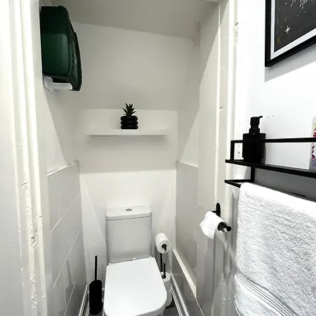 Spacious Sleeps 8 Nr Etihad Coop Live & Lägenhet
