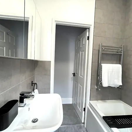 Spacious Sleeps 8 Nr Etihad Coop Live & Manchester