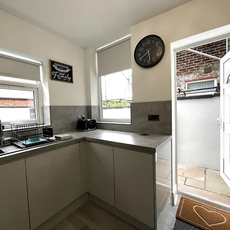 Spacious Sleeps 8 Nr Etihad Coop Live &