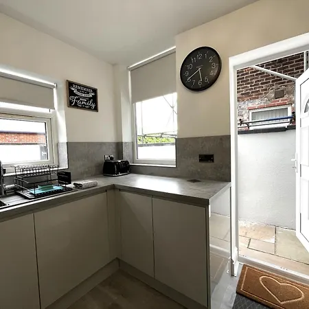 Spacious Sleeps 8 Nr Etihad Coop Live &