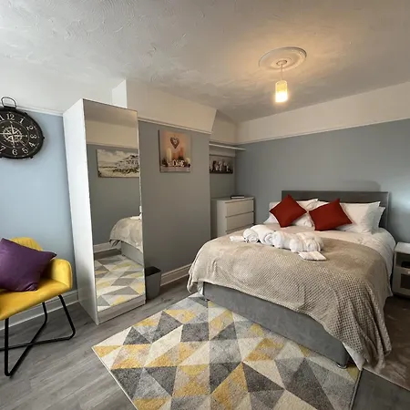 Spacious Sleeps 8 Nr Etihad Coop Live & Lägenhet *