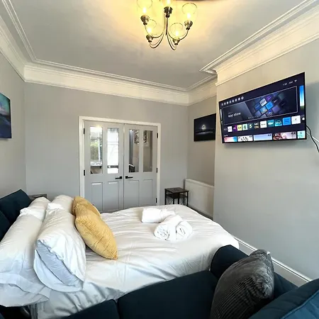 Apartment Spacious Sleeps 8 Nr Etihad Coop Live & Manchester