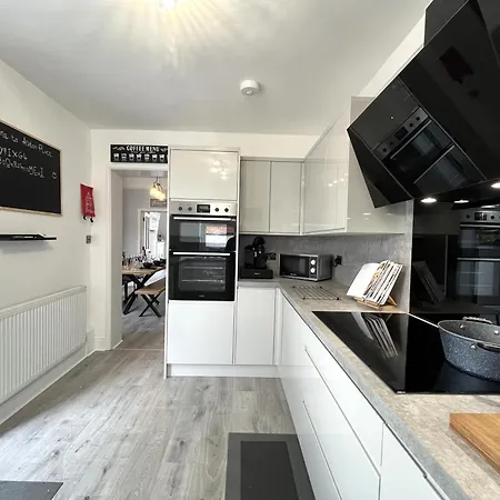 Spacious Sleeps 8 Nr Etihad Coop Live & Manchester