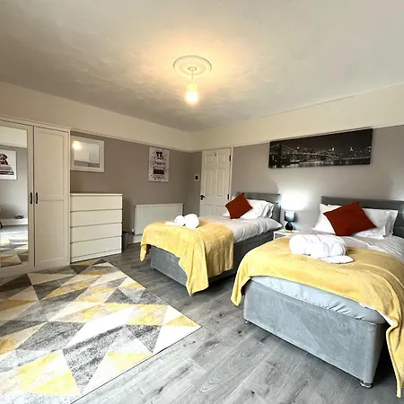 Spacious Sleeps 8 Nr Etihad Coop Live & Lägenhet *
