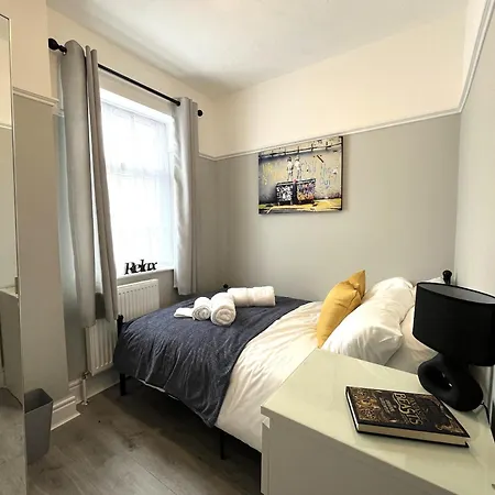 Spacious Sleeps 8 Nr Etihad Coop Live & *