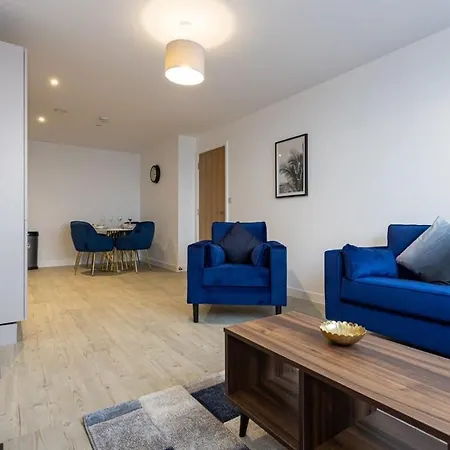 2 Bed Media Flat Salford Quays Manchester