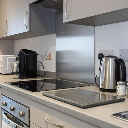 2 Bed Media Flat Salford Quays Semesterbostad Manchester