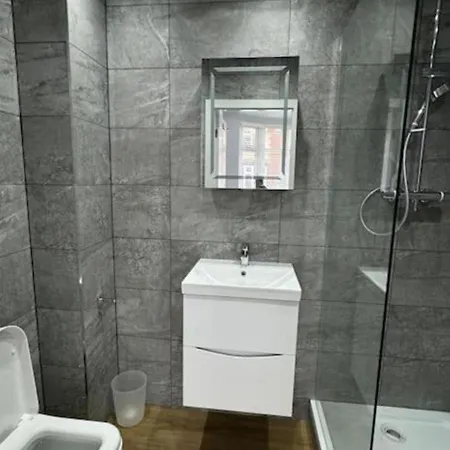 Apartment The Old Trafford Luxury Two - Free Parking