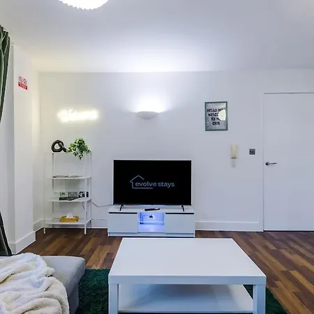 شقة Spacious Deansgate Apartment, Free Park, Sleeps 8 *