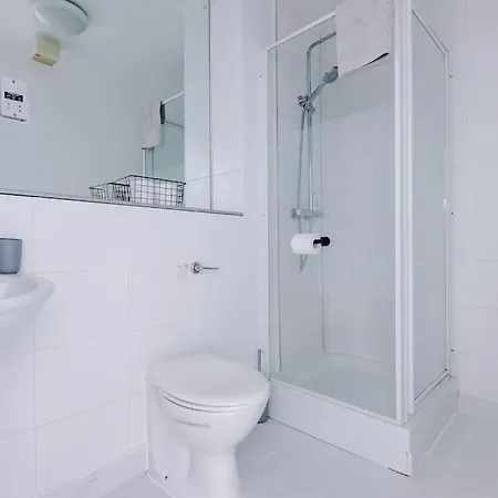 Spacious Deansgate Apartment, Free Park, Sleeps 8 *