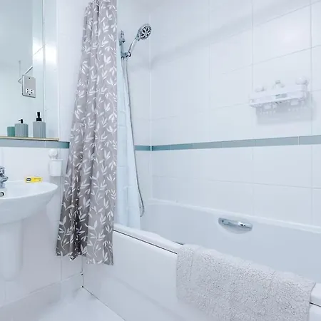 Spacious Deansgate Apartment, Free Park, Sleeps 8 شقة مانشستر