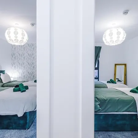 Spacious Deansgate Apartment, Free Park, Sleeps 8 شقة