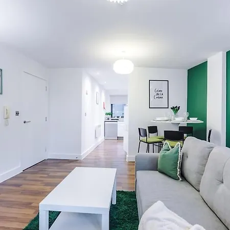 شقة Spacious Deansgate Apartment, Free Park, Sleeps 8 *
