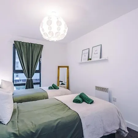 Spacious Deansgate Apartment, Free Park, Sleeps 8 *