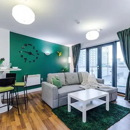 Spacious Deansgate Apartment, Free Park, Sleeps 8 *