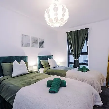 شقة Spacious Deansgate Apartment, Free Park, Sleeps 8 مانشستر