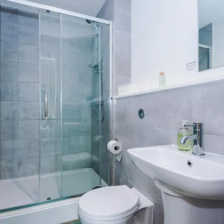 Stunning In Salford Quays, Dart Board, Balcony With Amazing Views, Sleeps 6 아파트