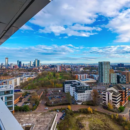 Stunning In Salford Quays, Dart Board, Balcony With Amazing Views, Sleeps 6 아파트 *