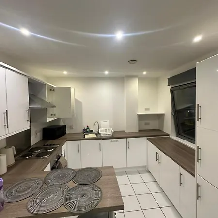 Private Double With Bath - 2 Bed Flat Homestay *